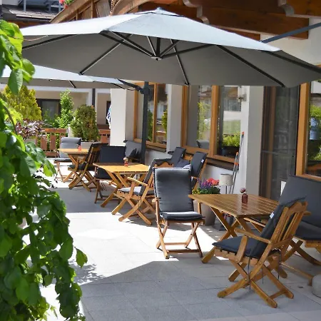 裴森克洛斯酒店 3*